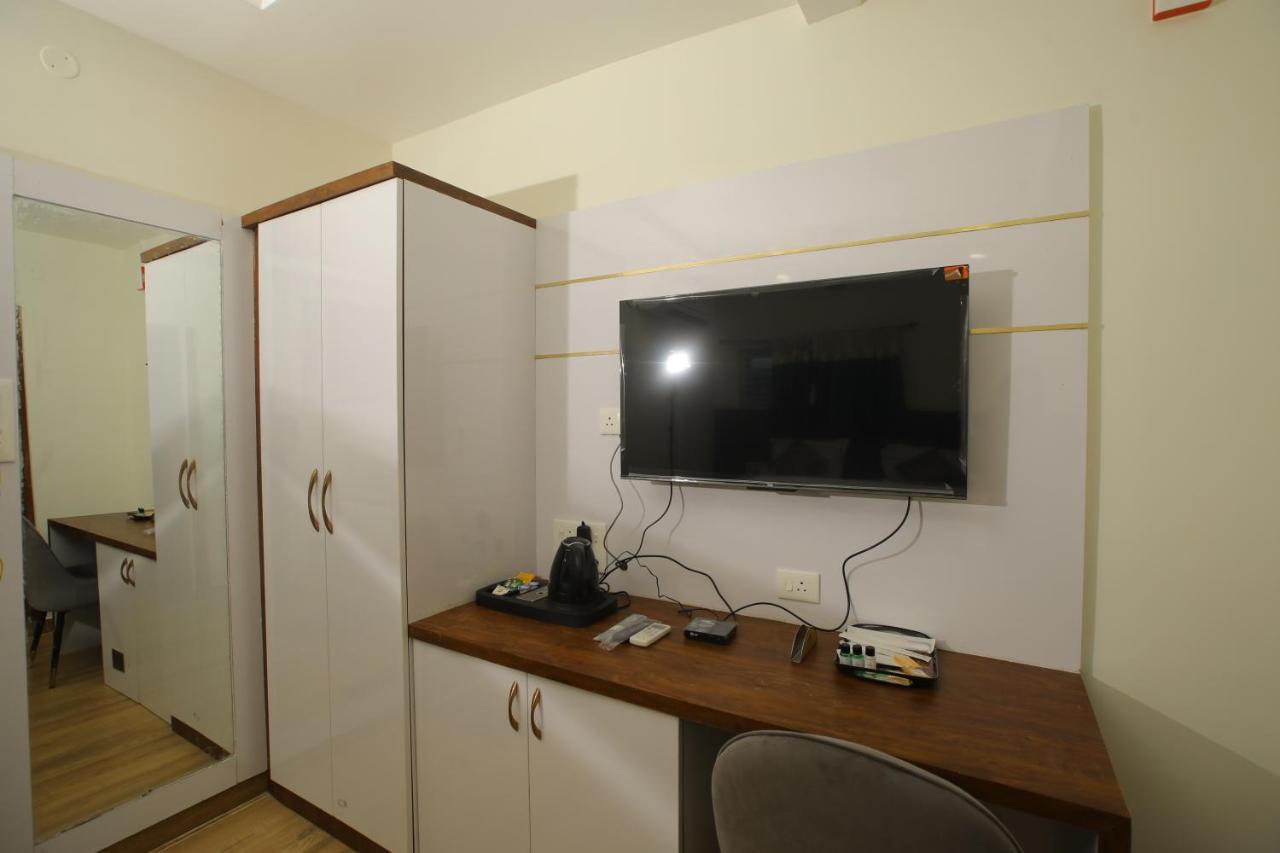 Отель Radha Rani Residency Khammam Экстерьер фото