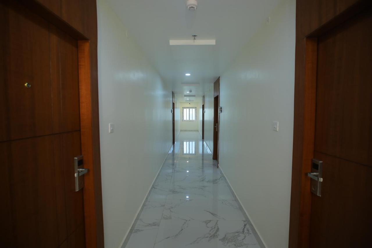 Отель Radha Rani Residency Khammam Экстерьер фото